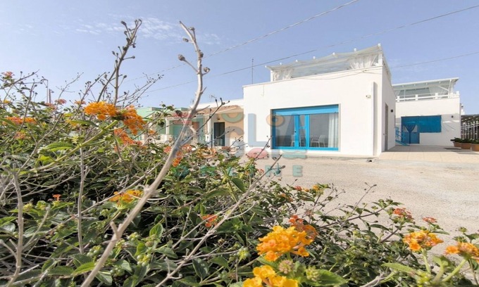 Posto Rosso House | Beachfront Two-Room Blue House Apartment in Red Place