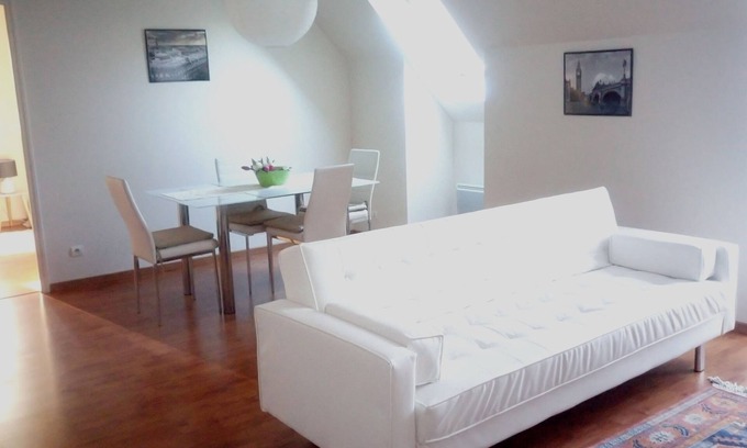 Jouars-Pontchartrain Apartment | Relaxing Retreat: Two Rooms in the Forest with Spa Access