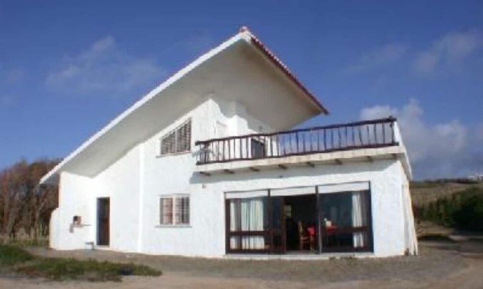 Coxos Beach House | Idyllic Sea-Side Villas with Ocean Views and Pet-Friendly Stays