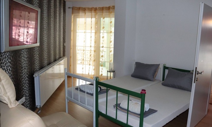 Visoko Apartment | Pet-Friendly Double Rooms at Uma with Shared Bathroom