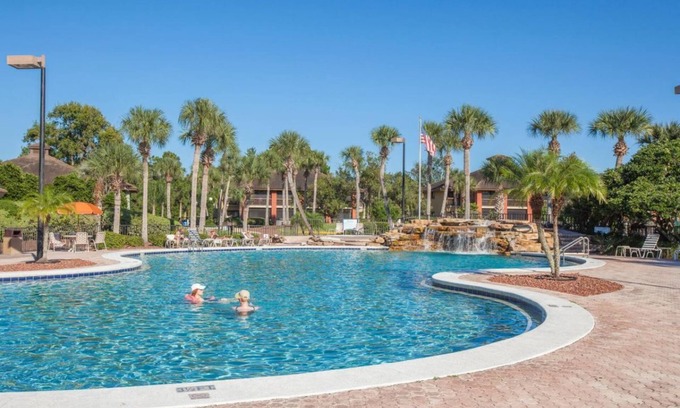 Palm Coast Hotel | Two Serene Retreats with Pool and Full Kitchen Near Beaches
