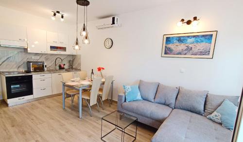 Seget Donji Apartment | Beautiful Two Sisters Apartments with Oceanfront Views
