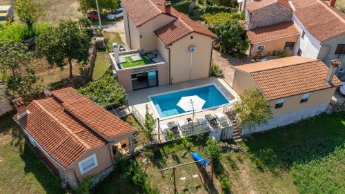 Nedescina House | Two Stone Houses Iva