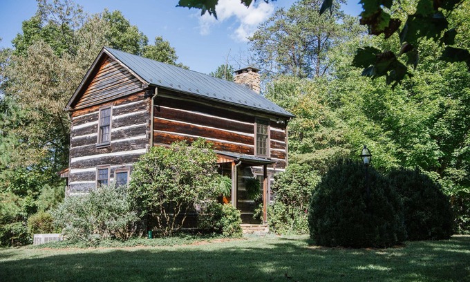 Earlysville Cabin | Pet-Friendly Tim's Cabin: Cozy Retreat with Top Amenities