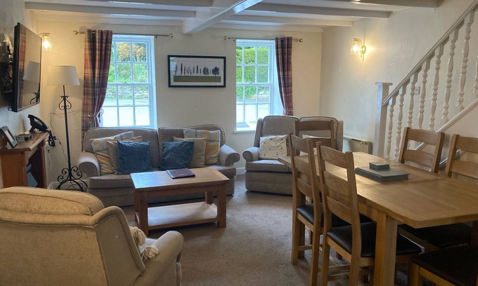Thirsk Cottage | Inviting Two Storey Cottage with Pool and Spa Amenities