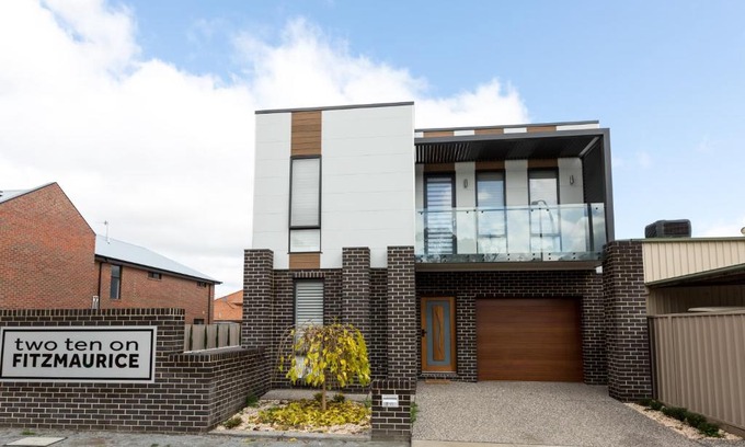 Wagga Wagga Apartment | Inviting TWO TEN: Family-Friendly CBD Retreat for 10 Guests