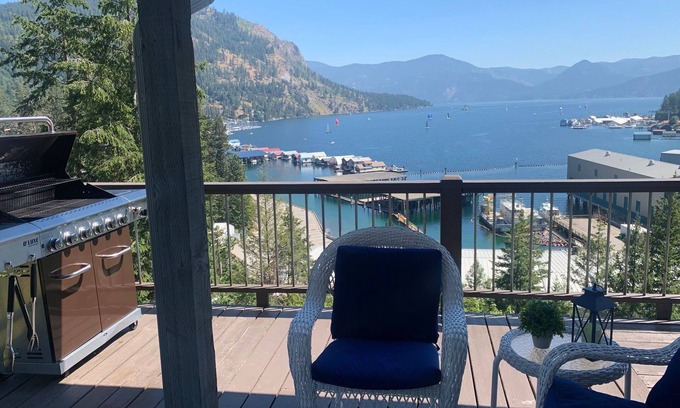 Bayview House | Unforgettable Two Themed Homes With Pool & Lake Views
