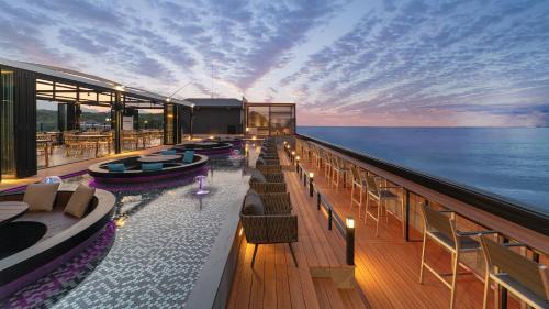 Sokcho Hotel | Cozy Two Y Hotel with Oceanfront Views and Hot Tub