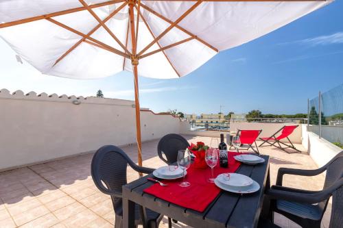 Lido Apartment | Relaxing Terrace with Sea View and BBQ for Families