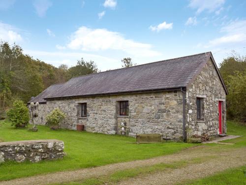 Crymych House | Pet-Friendly Retreat at Ty Bach for Family Getaways