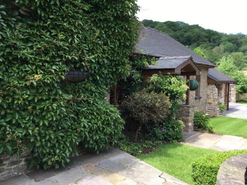 Tongwynlais Apartment | Cozy Ty Carreg Fach Cottage in Cardiff - 4 Star Staycation