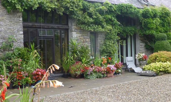 Pentrefelin House | Discover Ty Cefn Tregib B&B - 4-Star Guest Rated Retreat