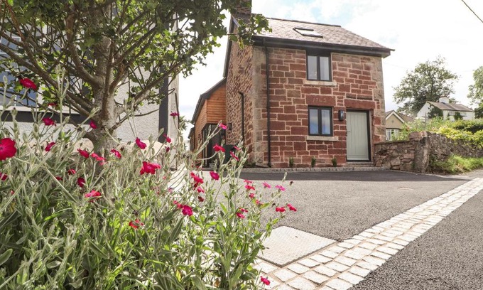 Ruthin House | Family-Friendly Retreat at Ty Coch - 4 Star Excellence