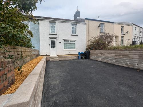 Merthyr Tydfil House | Pet and Child Friendly Stay at Ty Caer Cottage, Merthyr Tydfil
