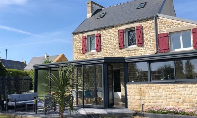 Cleder House | Guest Rated 10/10: Ty Coz Breton House by the Sea