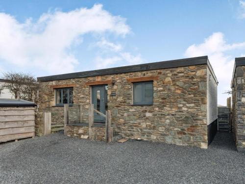 Holyhead House | Unforgettable Stay at Ty Cwtch: Pet-Friendly & Hot Tub