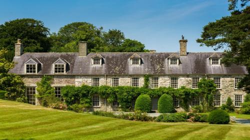 Pentraeth House | Experience Ty Fry Manor: Family & Pet Friendly Retreat