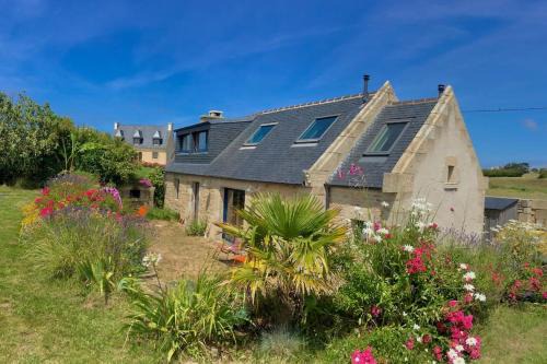 Kerlouan House | Oceanfront Retreat: La Maison du Pêcheur de Lune, Brittany