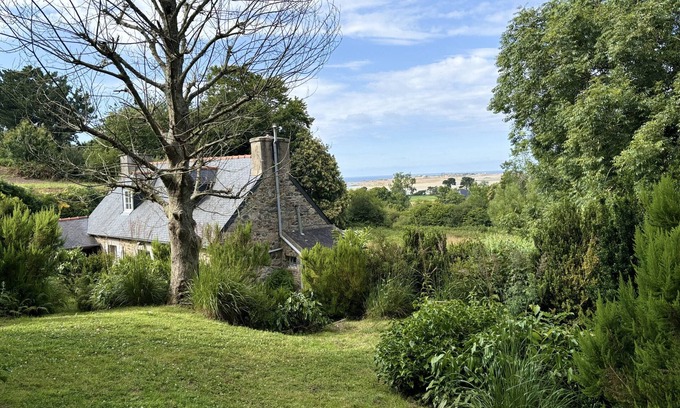 Plougrescant Ski Chalet | Idyllic Ty Gouermel: Oceanfront Retreat in Beautiful Bretagne