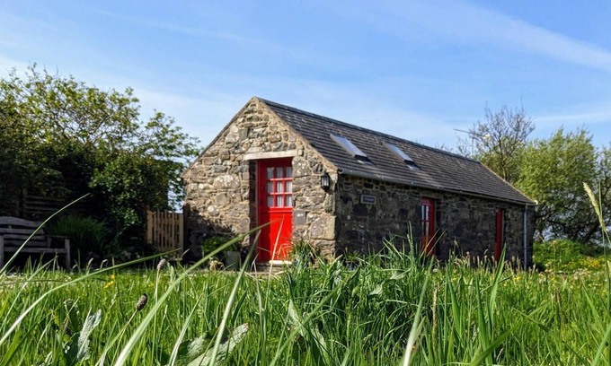 St Brides Cottage | Cozy Ty Gwennol in St Davids: Pet-Friendly Retreat