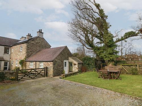 Rhydwyn House | Relaxing Retreat at Ty Gwenyn - Pet & Child Friendly Stay