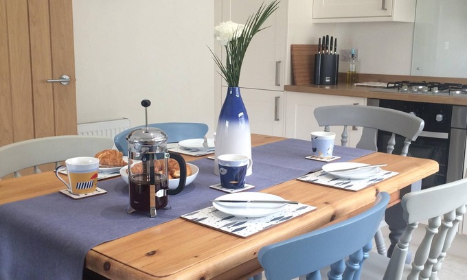 St Davids House | Family-Friendly Tŷ Haf in Central St Davids with Parking