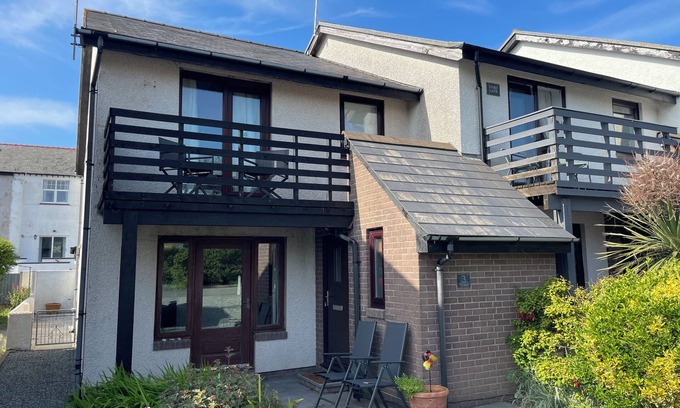 Trearddur Bay Cottage | Ty Haf: Pet-Friendly Cottage with Ocean View in Trearddur Bay