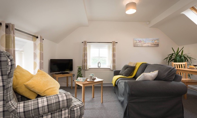 Ty Croes Cottage | Pet-Friendly Ty Mabon: Cozy First Floor Apartment in Aberffraw
