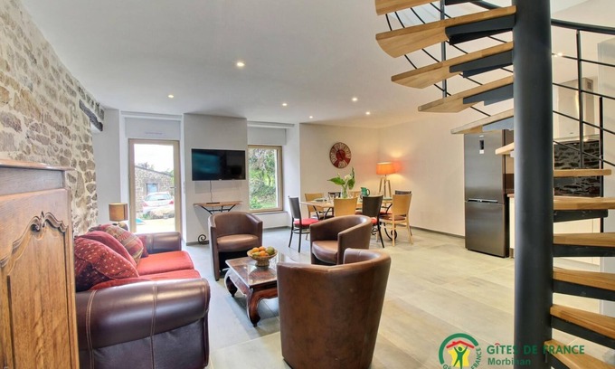 Ploeren House | Pet-Friendly Ty Mathurin in Ploeren with Ocean Views