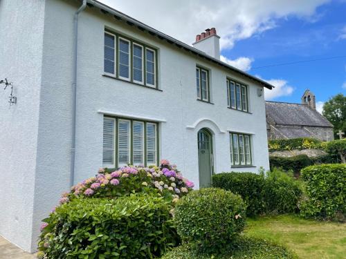 Llanfairpwllgwyngyll House | Pet-Friendly Retreat at Ty Mawr Farm with 9.5 Rating