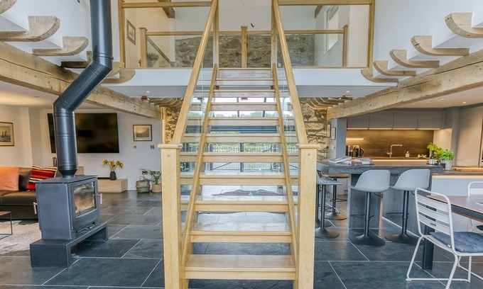Llanddaniel Fab Cottage | Pet-Friendly Ty Meryl: Ocean View Retreat for 7 Guests