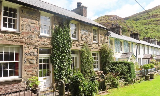 Beddgelert House | Discover Ty Nain: 4-Star Pet and Child-Friendly Retreat