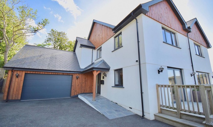 New Quay House | Pet-Friendly TY NI Cottage with Hot Tub in New Quay