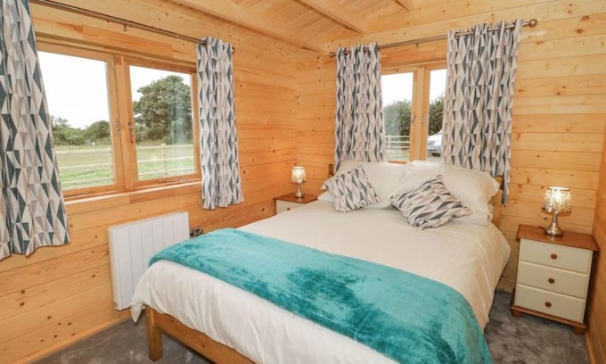 Dwyran Ski Chalet | Family-Friendly Retreat at Ty Presto, Parc Y Fronwen