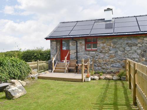 Llandwrog House | Experience Ty Sam: 5-Star Comfort for Everyone
