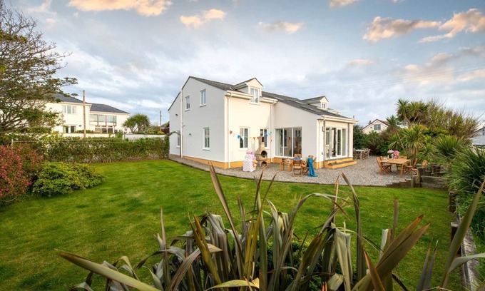 Rhosneigr Cottage | Ty Traeth: Ideal Family Holiday Home in Rhosneigr