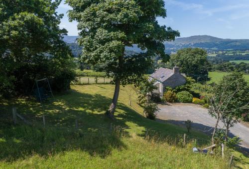 Eglwysbach House | Pet-Friendly Retreat at Ty Ucha'r Ffordd Awaits You