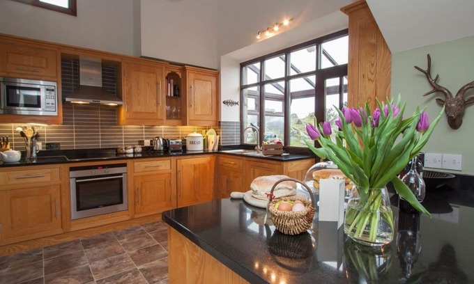 Penny Bridge Apartment | Pet-Friendly Cottage Tyan with Breathtaking Lake Views