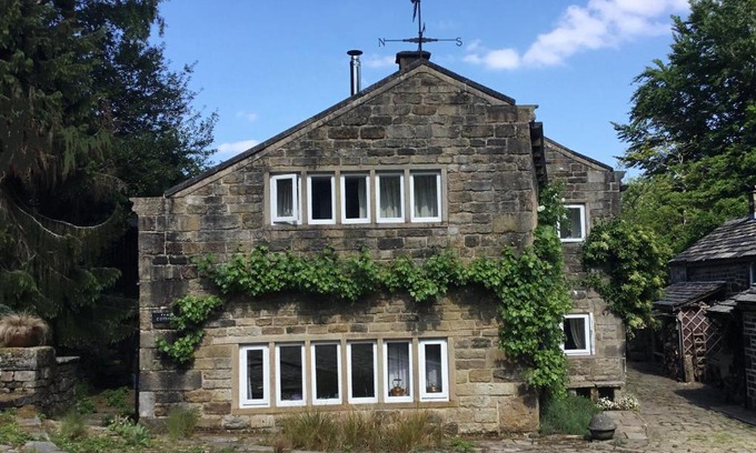 Ainley Top House | Indulge at Tyas Cottage: 5-Star Pet & Child Friendly Retreat