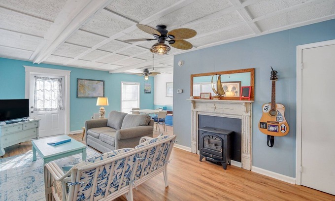 Tybee Island Cottage | Beachside Bliss at Tybee Lighthouse Cottage: Guest Rated 9.8