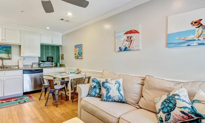 Tybee Island House | Inviting Tybee Tides: 4-Star Stay with Pool & Family Fun