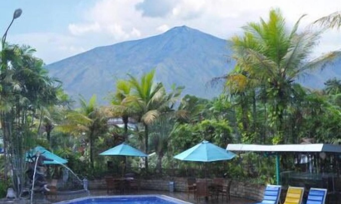 Klojen Hotel | Budget-Friendly Tychi Hotel with Pool and Family Amenities
