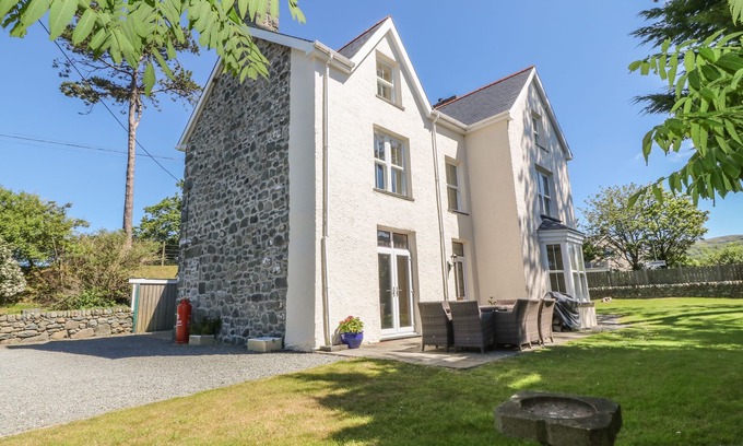 Talybont Cottage | Family-Friendly Retreat at Tyddyn Goronwy in Talybont