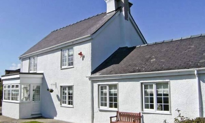 Cemaes Bay Cottage | Cozy Tyddyn Gyrfa Cottage with Open Fire in Cemaes Bay