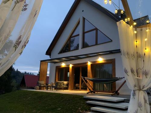 Baligrod Villa | Indulgent Getaway at Tylko Tu i Teraz - Sauna & Jacuzzi