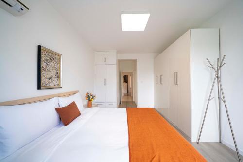 Gubei Apartment | Tyms Family 3BR 2BA APT Crystal Garden