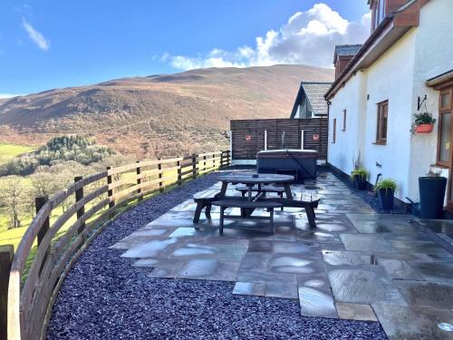 Glyndyfrdwy House | Pet-Friendly Retreat at Tyn Llwyn - 5-Star Experience