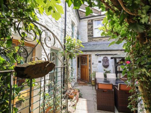 Barmouth House | Pet-Friendly Tyn Y Coed Cottage with High Guest Ratings