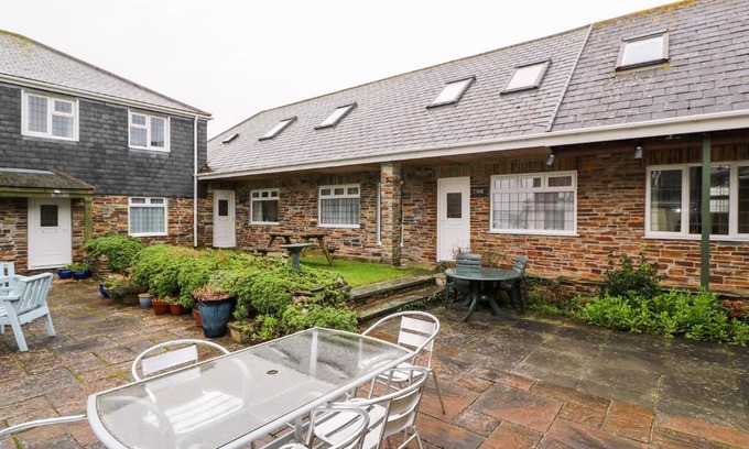 Harlyn House | Pet-Friendly Stay at Tynk: Rated 8.5/10 by Guests