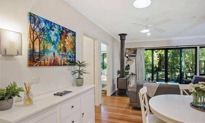 Bright Apartment | Delightful Pet-Friendly Retreat by the River, Rated 9.6/10